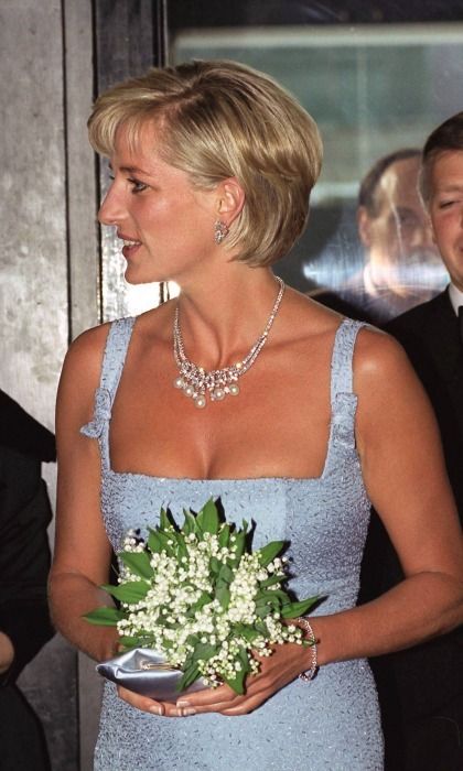 Diana wore the necklace to the Royal Albert Hall for a performance of the ballet Swan Lake in June 1997