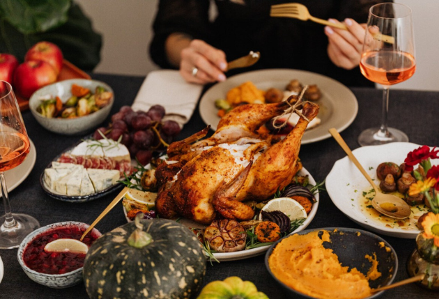 Turkey, cranberry sauce, pumpkin pie are classic Dutch's Thanksgiving dishes - also the same as American's