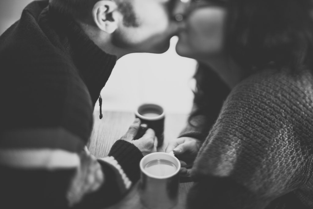 5 Signs That Tell You He Truly, Madly, Deeply Loves You